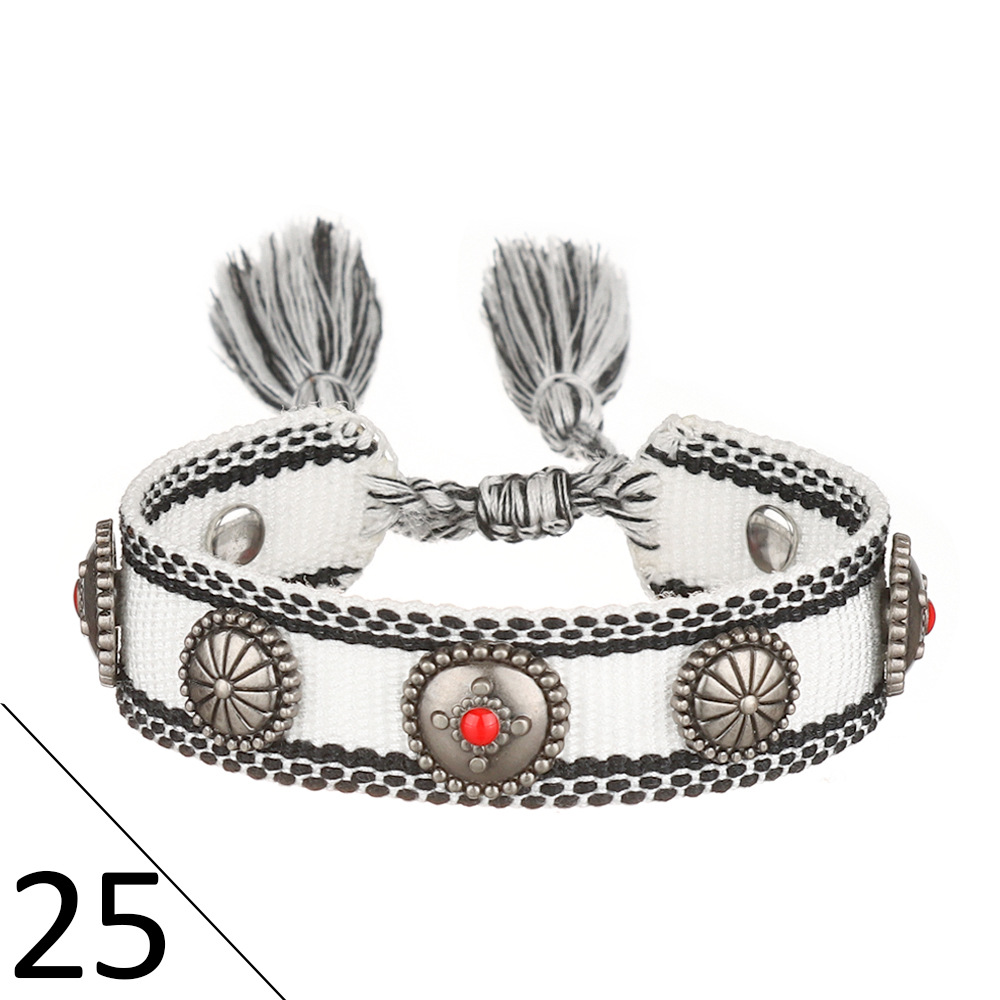 (D word) metal nail bracelet 25