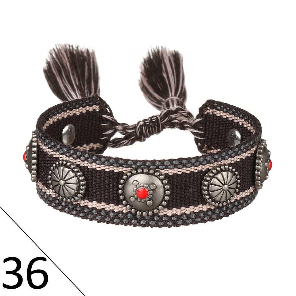(D word) metal nail bracelet 36