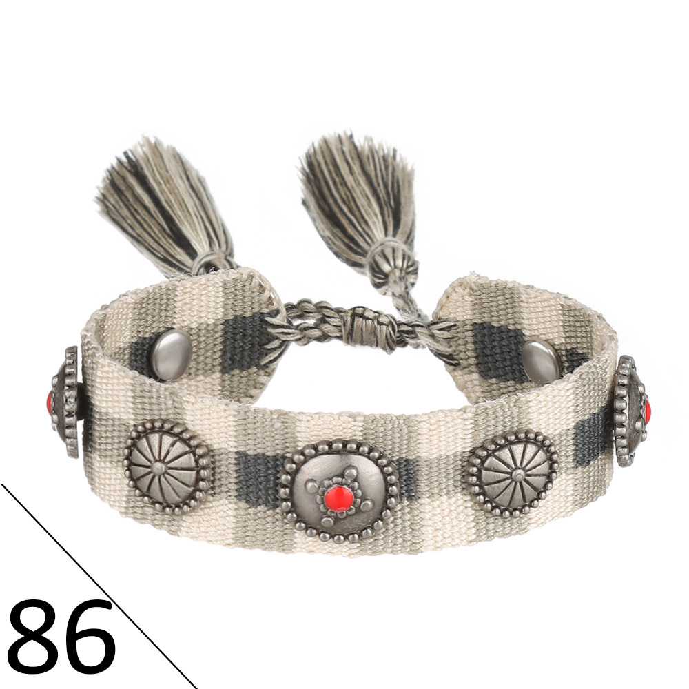 (D word) metal nail bracelet 86
