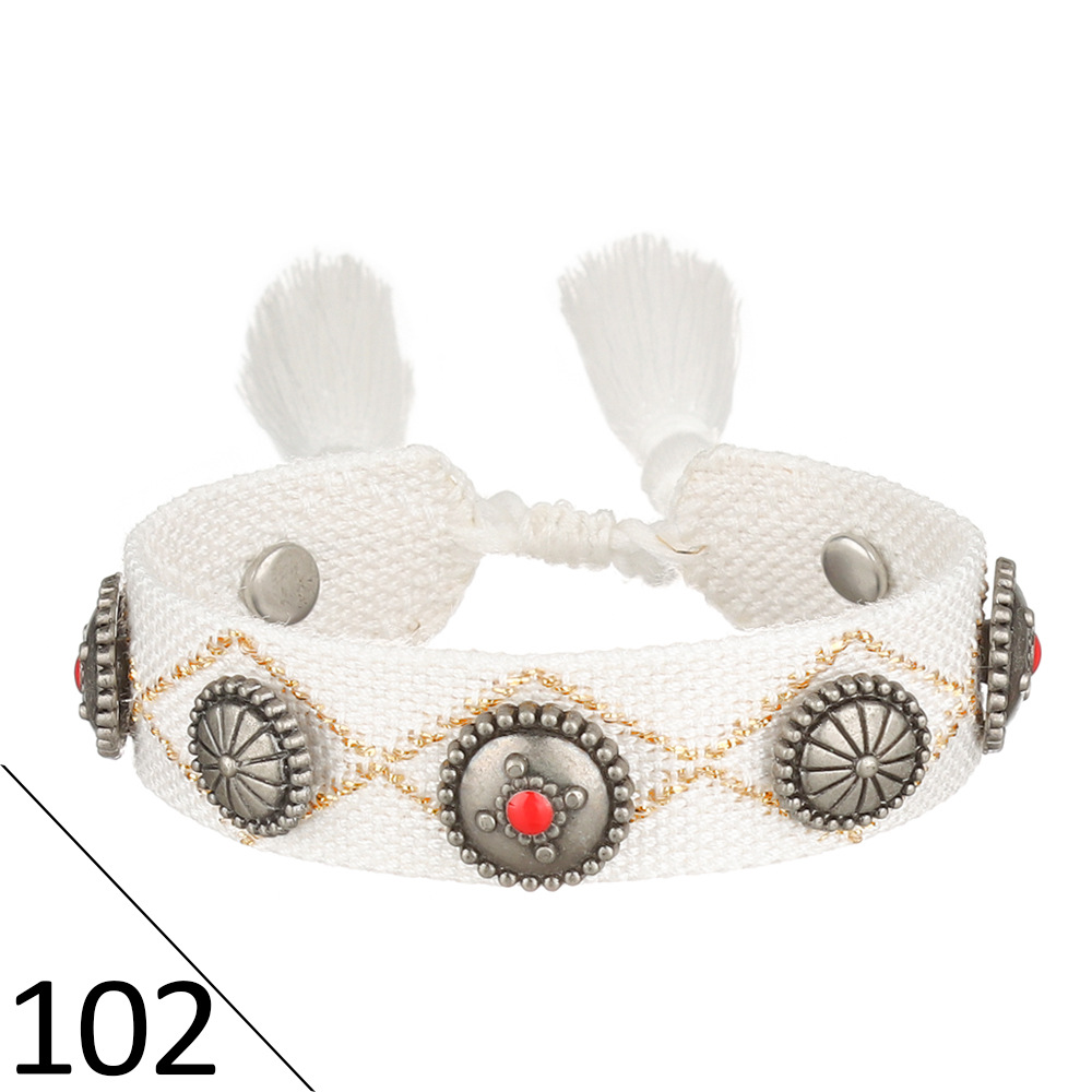 (D word) metal nail bracelet 102