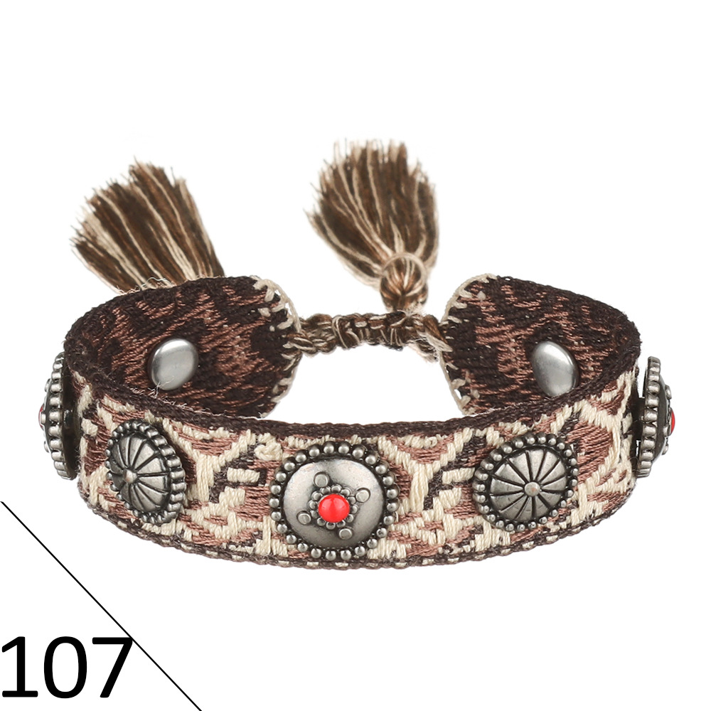 (D word) metal nail bracelet 107