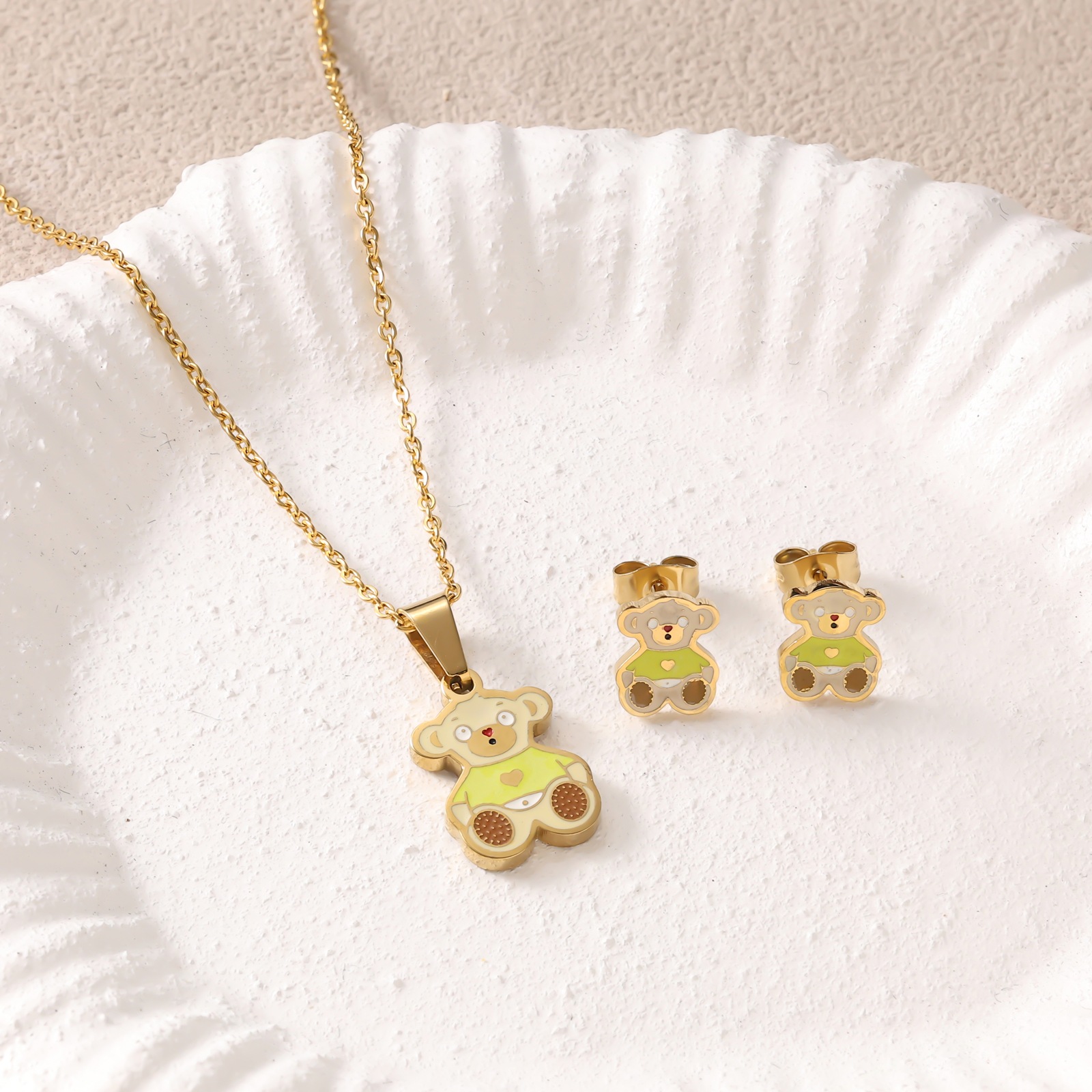 Golden oil drip bear set