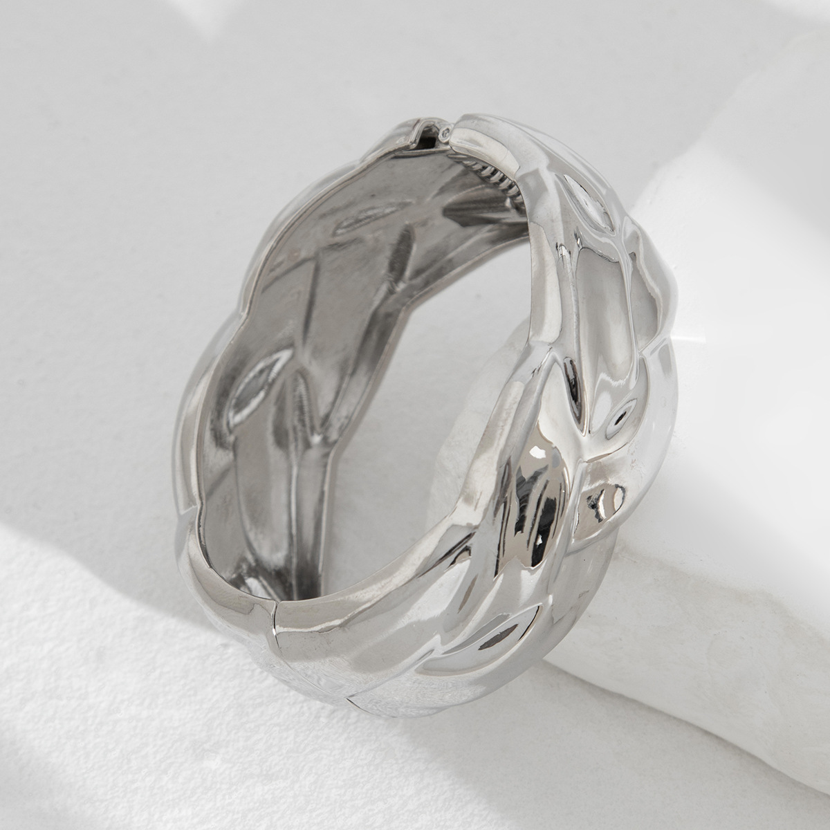 02 bracelet white k 2569
