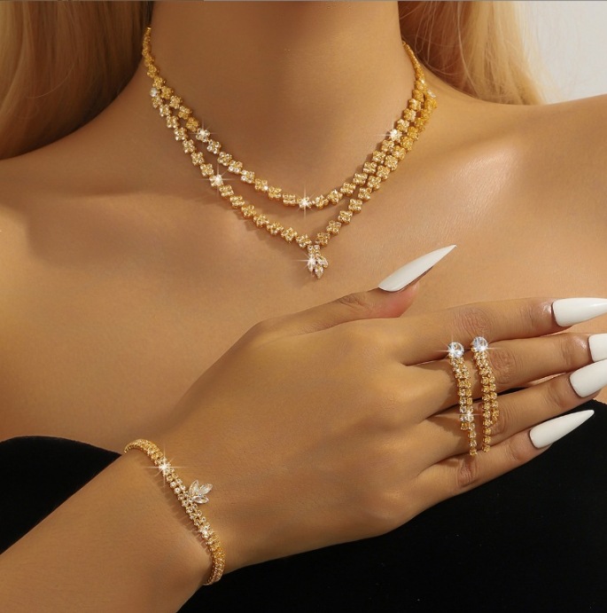 84839402 gold three-piece set