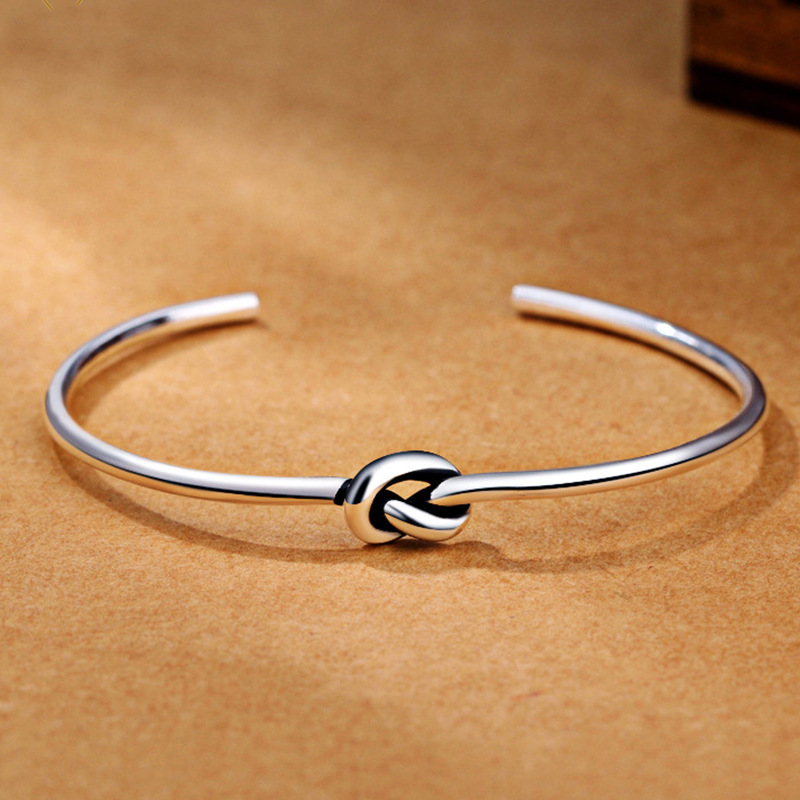 Knotted simple bracelet