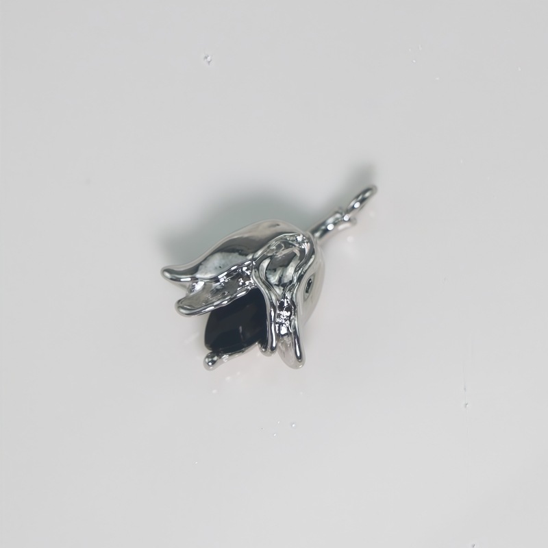 Short black diamond