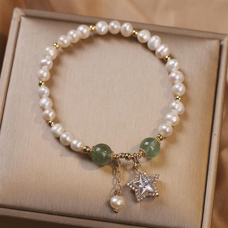 Light green shining five-pointed star