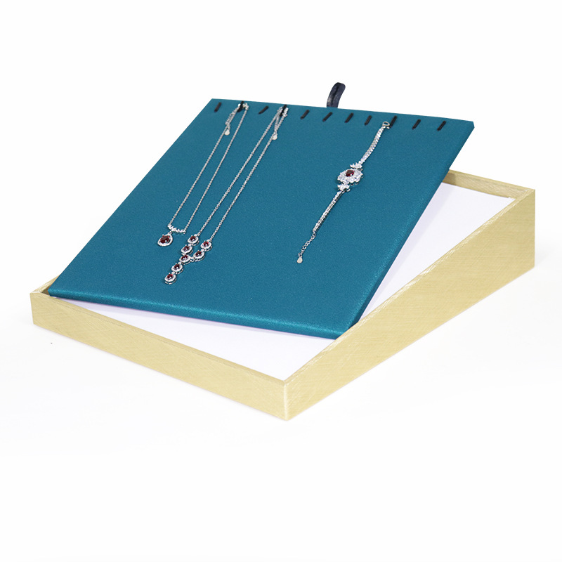 D necklace case