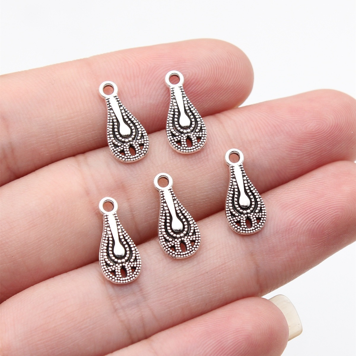 couleur argent antique