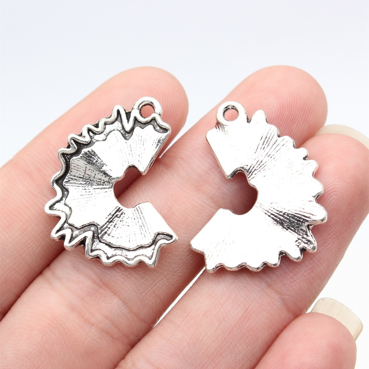 couleur argent antique