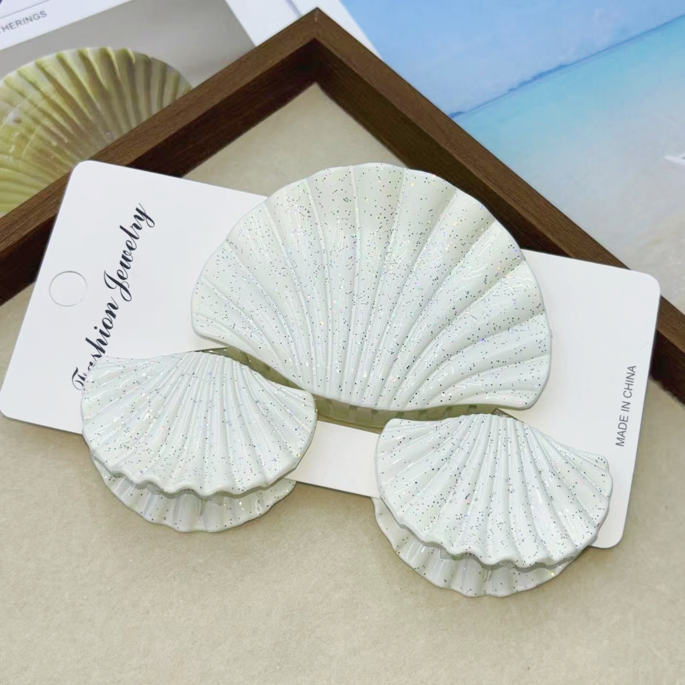 Fine shimmer off-white three-piece set