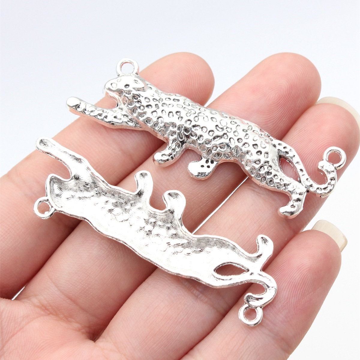 couleur argent antique
