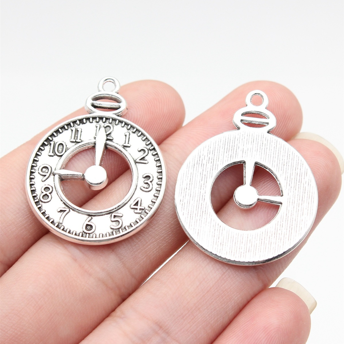 couleur argent antique