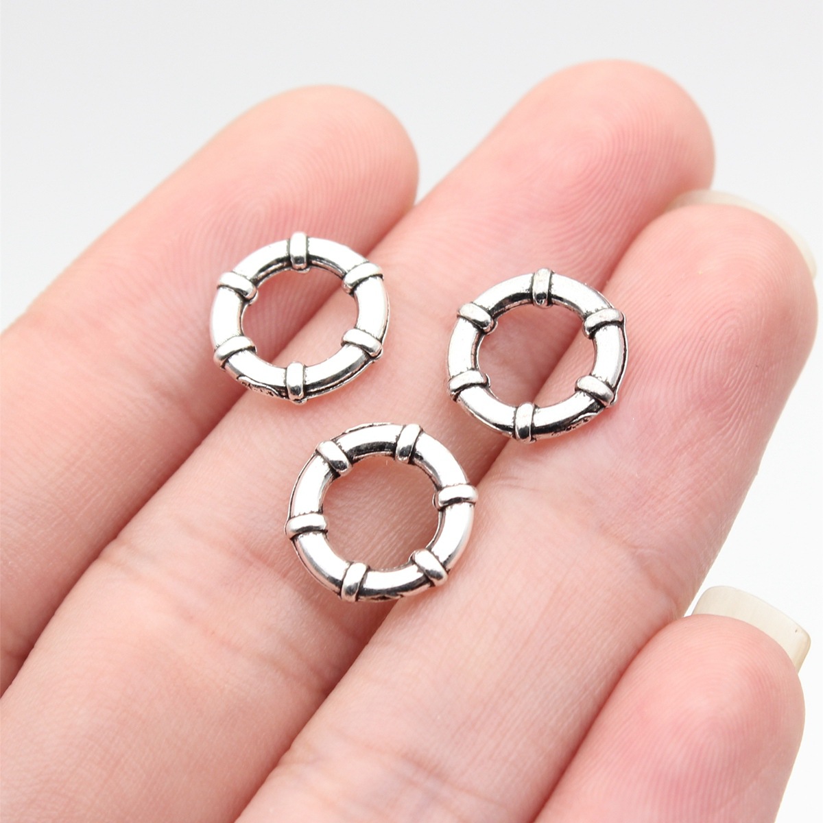 couleur argent antique