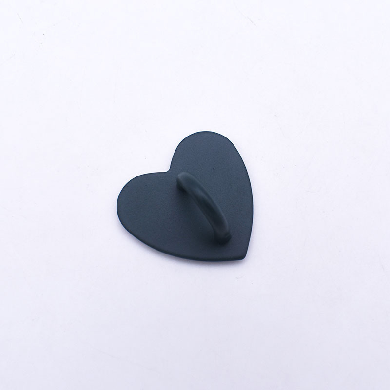 The heart is 2.5cm thick with dark green paint