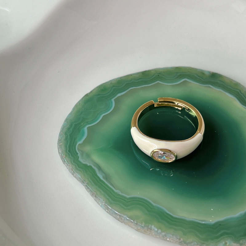 A golden drop of oil J0054