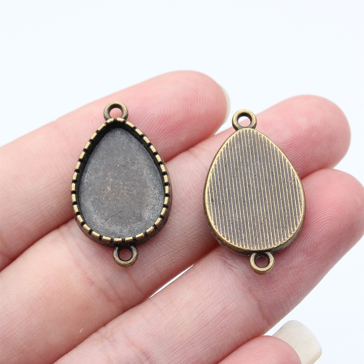 Outer diameter 27x16mm, inner diameter 13x18mm_ancient bronze color_a13886_w21-h43
