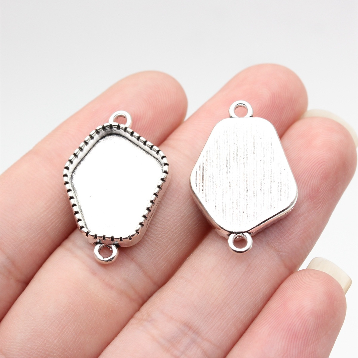 Outer diameter 27x18mm, inner diameter 15x18mm antique silver_b18138_w21-i02