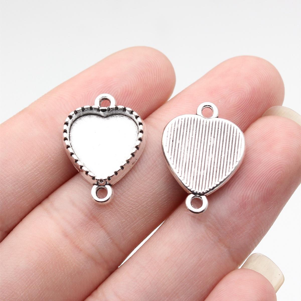 Outer diameter 21x15mm, inner diameter 12x12mm antique silver_b18140_w22-a02
