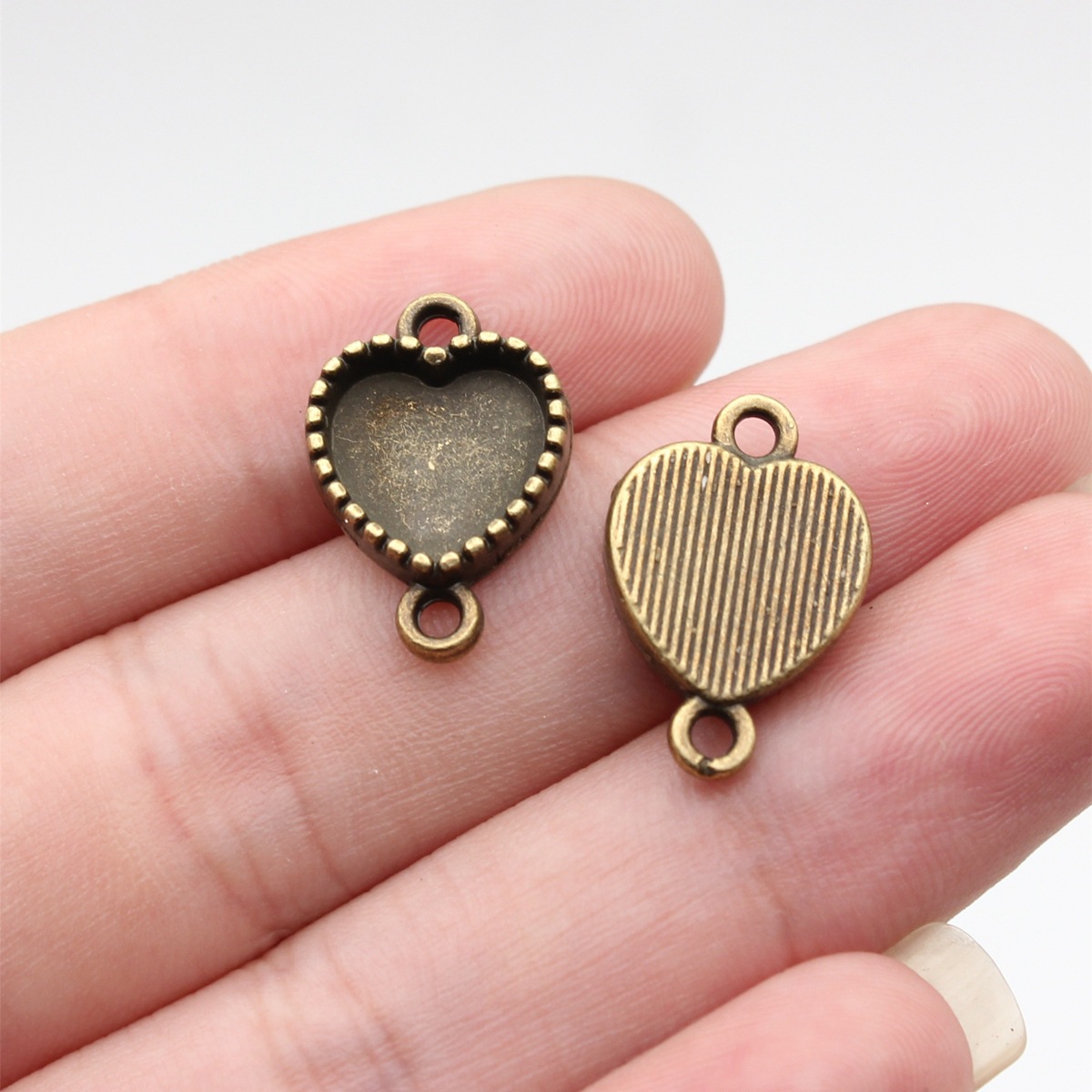 Outer diameter 19x13mm, inner diameter 10x9mm_ancient bronze color_a13890_w22-b05