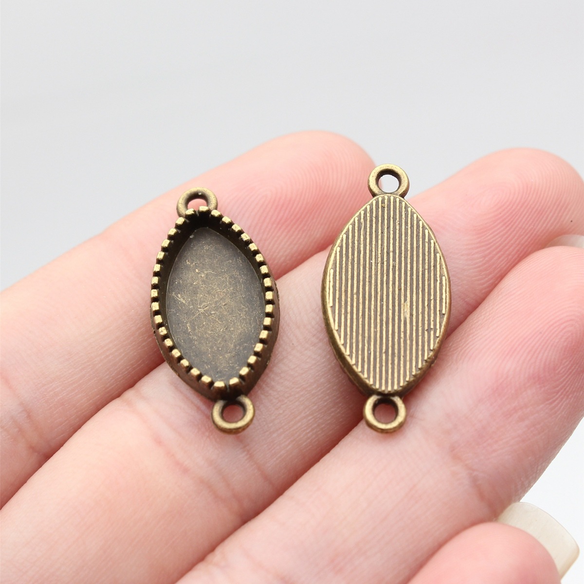 Outer diameter 27x12mm, inner diameter 17.8x9.4mm_ancient bronze color_a13891_w22-b21