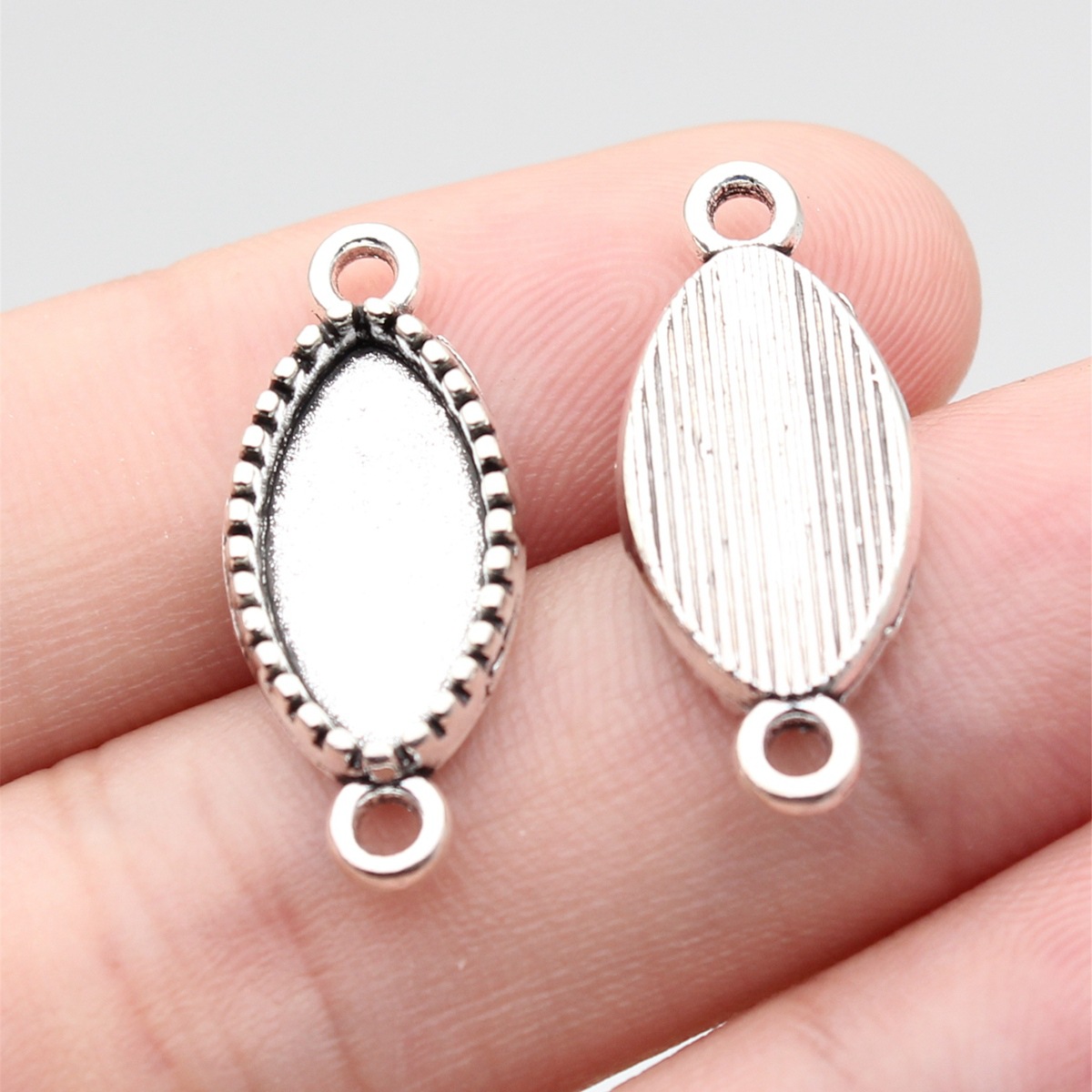 Outer diameter 24x10mm, inner diameter 14.7x7.5mm_ancient silver_b18143_w22-b25