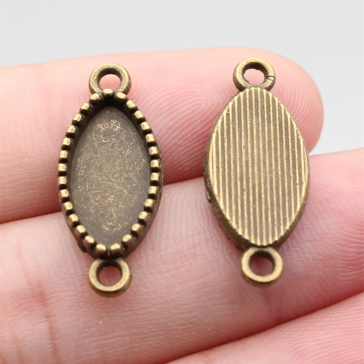 Outer diameter 24x10mm, inner diameter 14.7x7.5mm_ancient bronze color_a13892_w22-b28