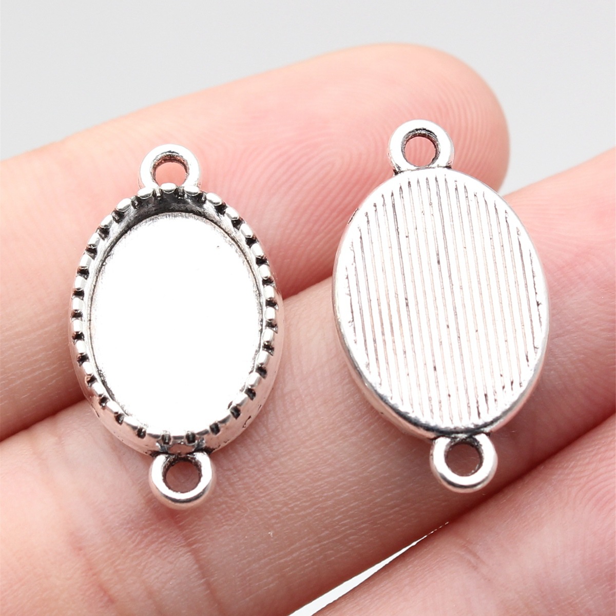 Outer diameter 23x13mm, inner diameter 10x14mm antique silver_b18144_w22-b35