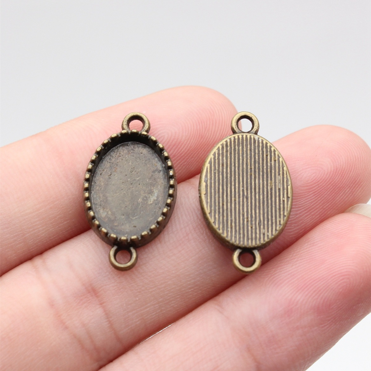 Outer diameter 23x13mm, inner diameter 10x14mm_ancient bronze color_a13893_w22-b45