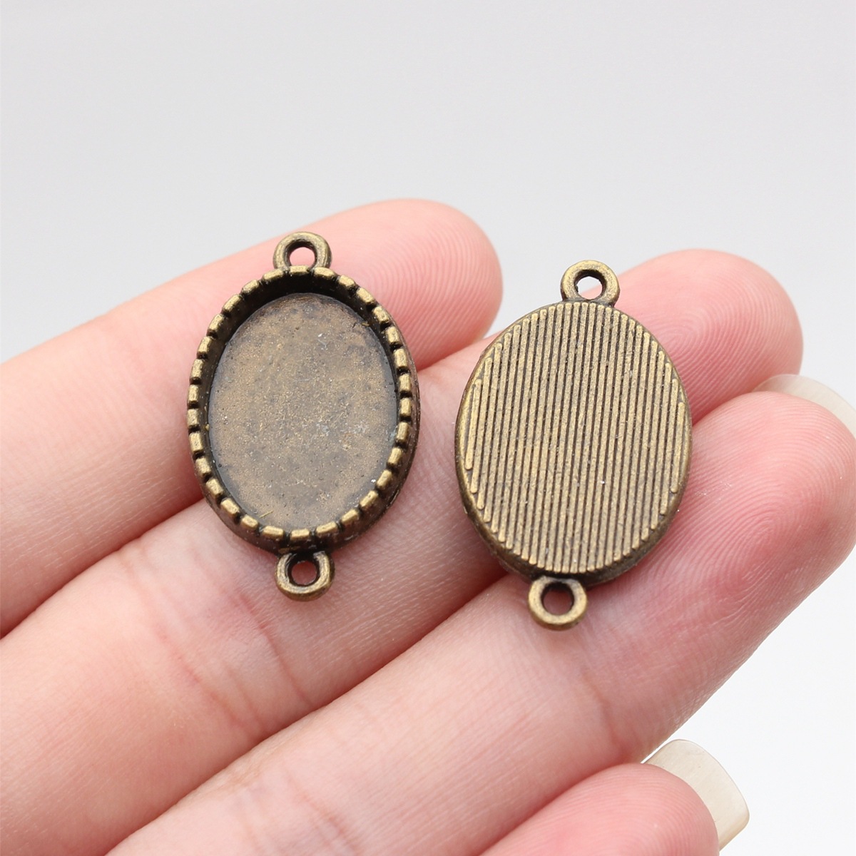 Outer diameter 27x16mm, inner diameter 13x18mm_ancient bronze color_a13894_w22-c06