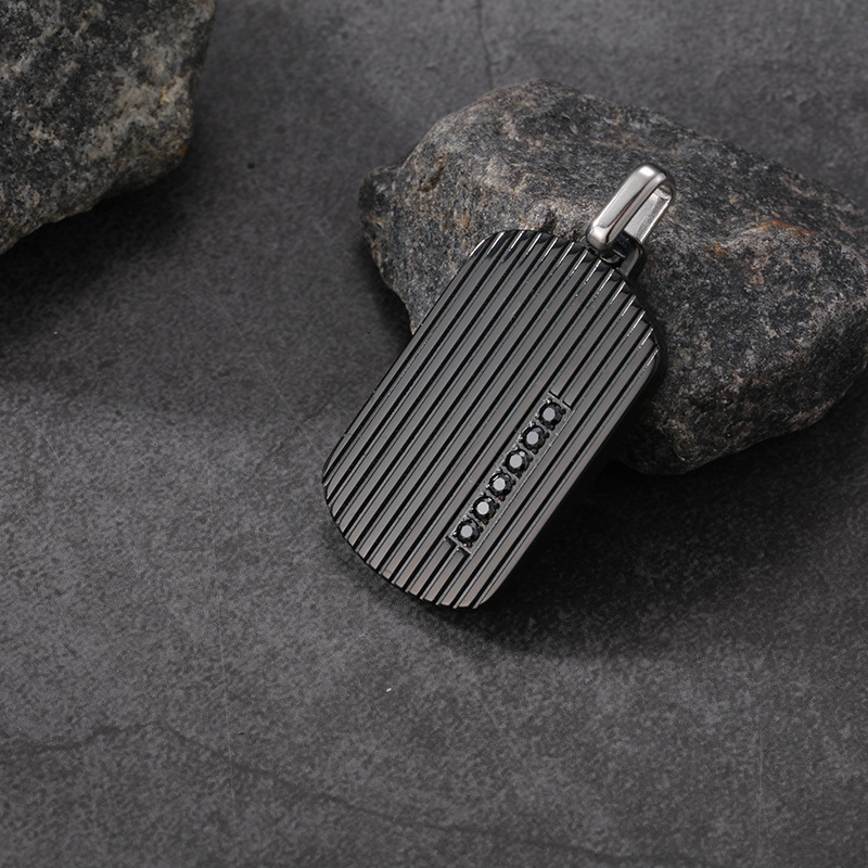 Single pendant (black black zircon)