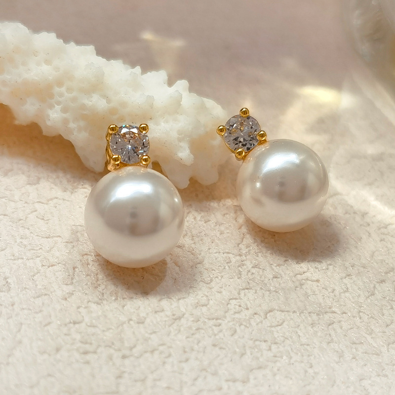 White Pearl Four Claw Zircon Earrings