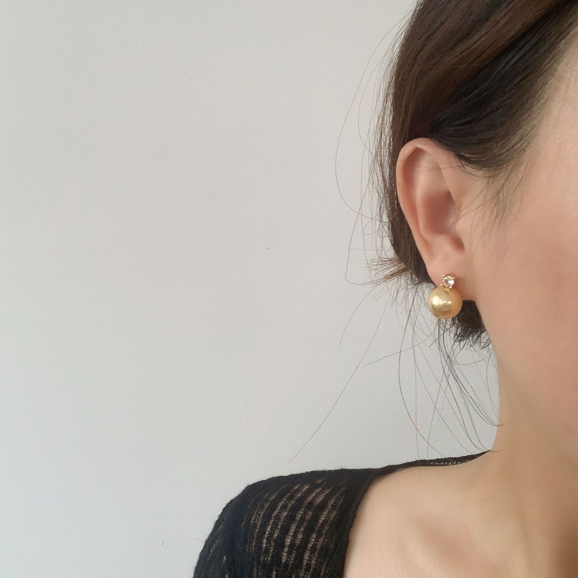 Golden Pearl Four Claw Zircon Earrings