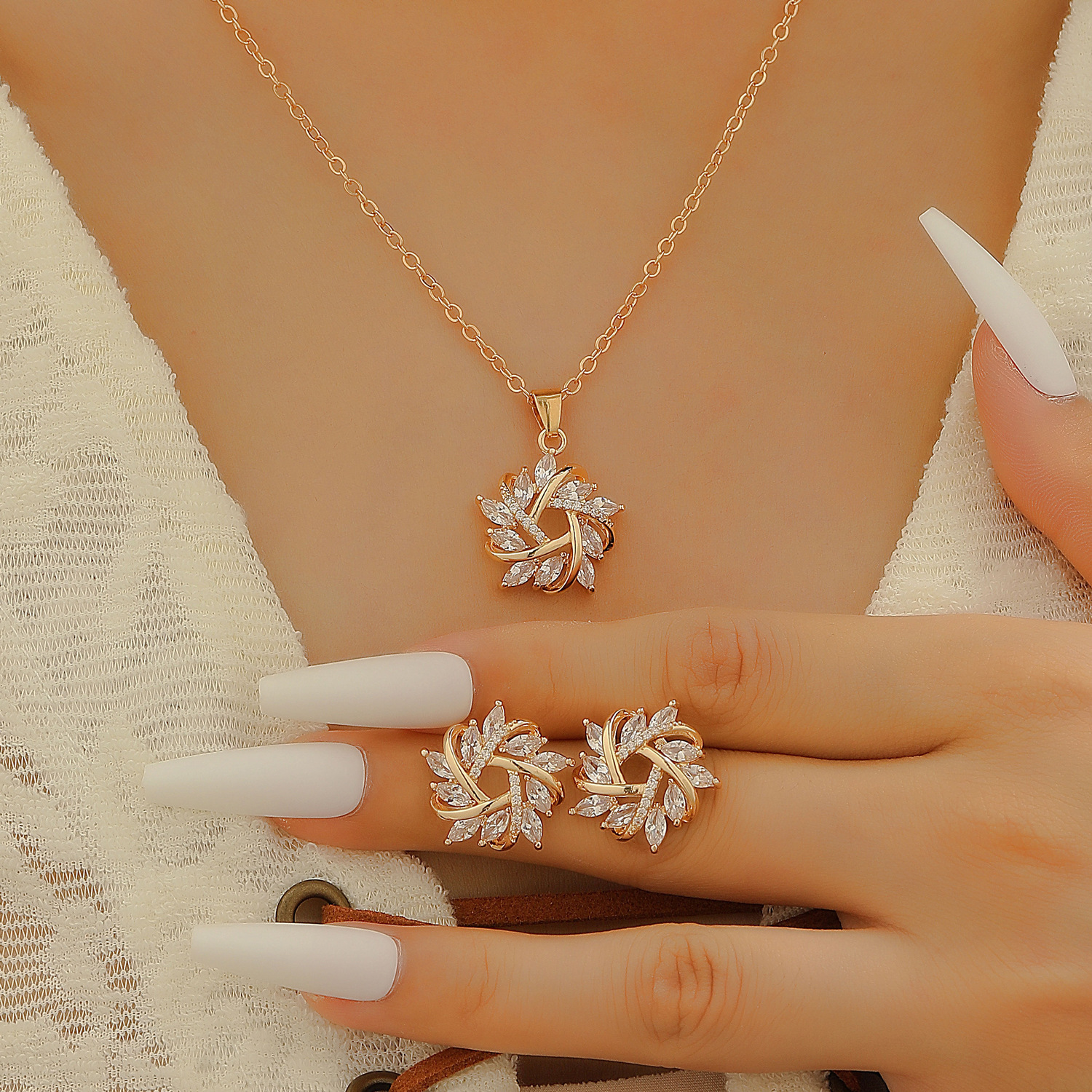 05kc gold earrings   necklace