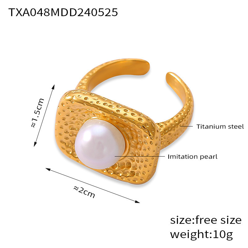 Gold freshwater pearl ring