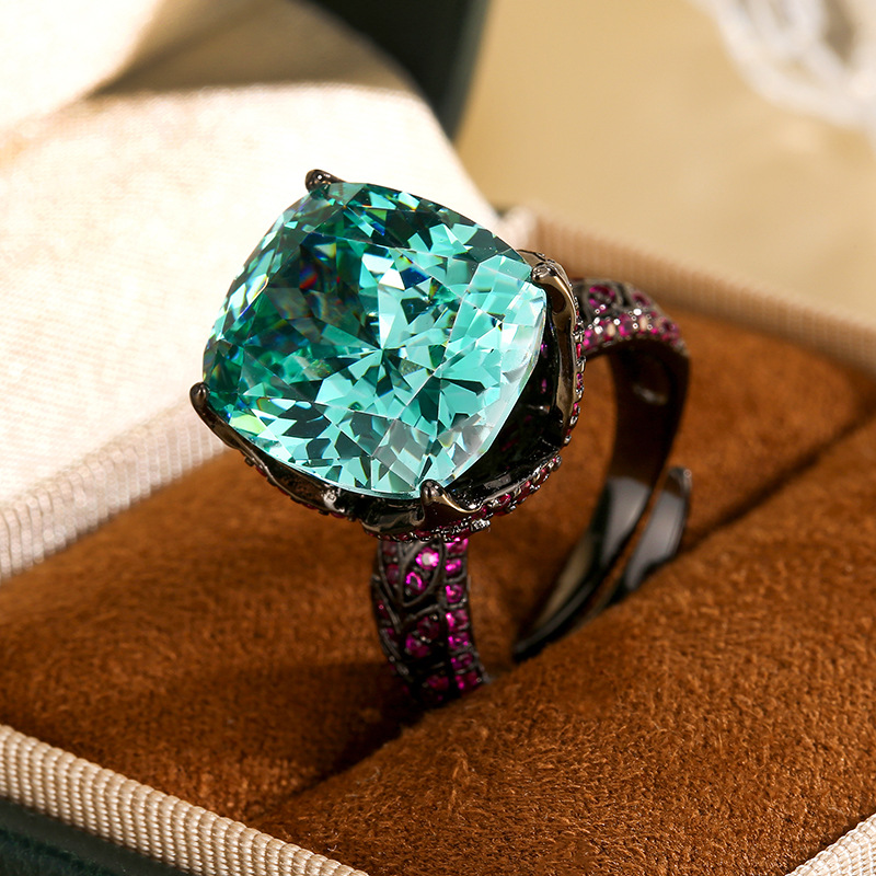 Black gold bird's nest chapeala green ring