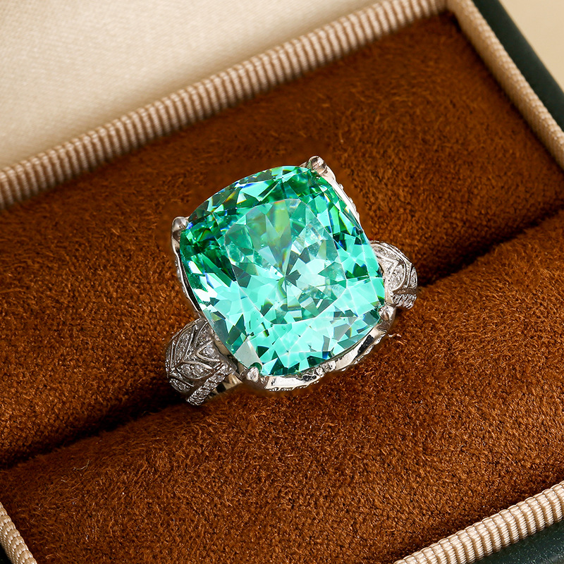 White gold bird's nest chapeala green ring