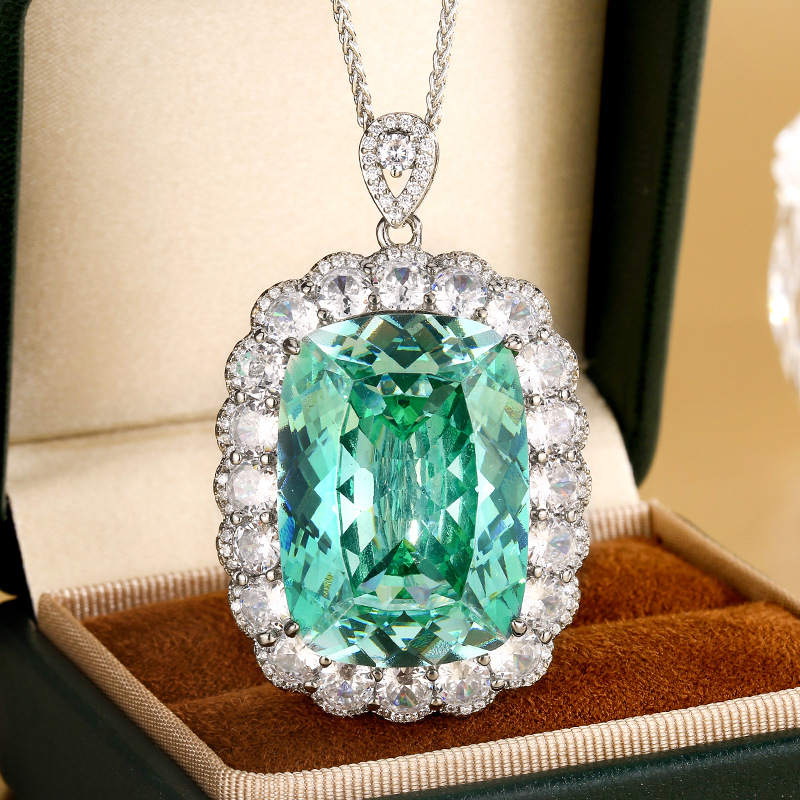 White gold para green pendant with chopard chain
