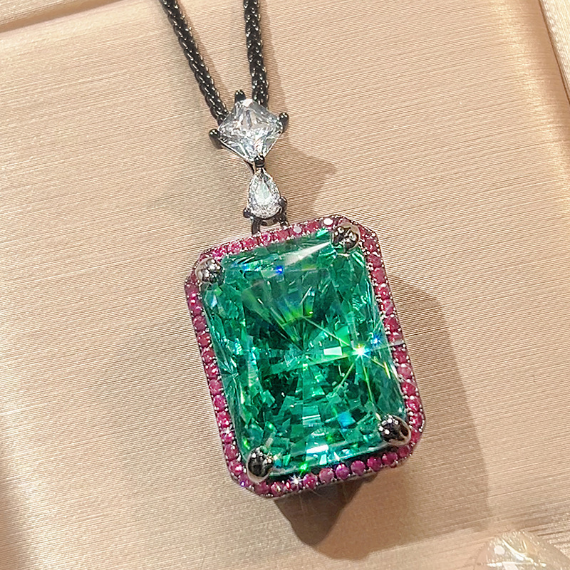 Black gold para green pendant with chopard chain