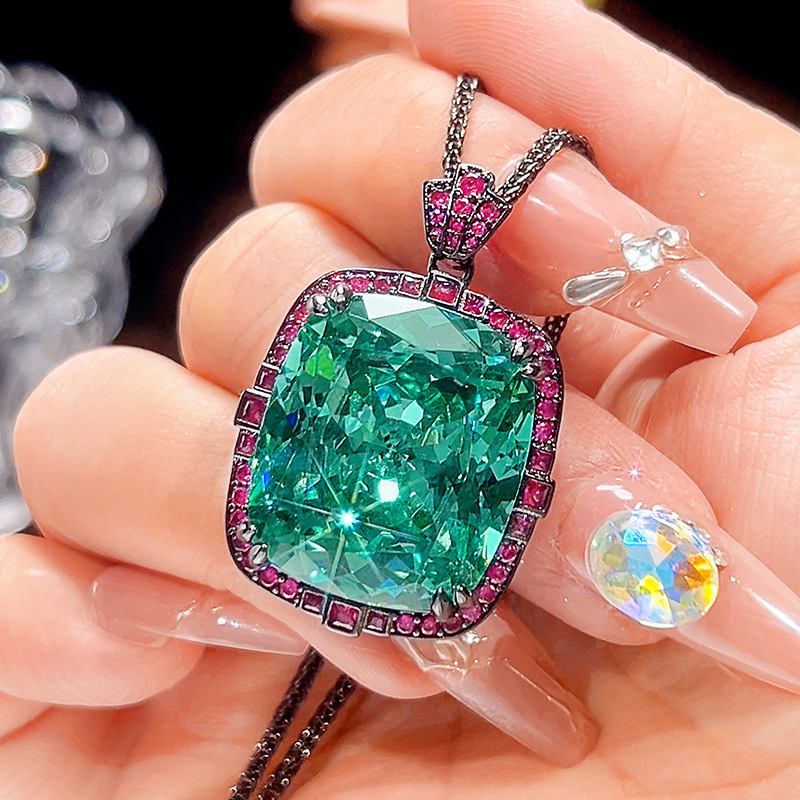 Black gold para green pendant with chopard chain