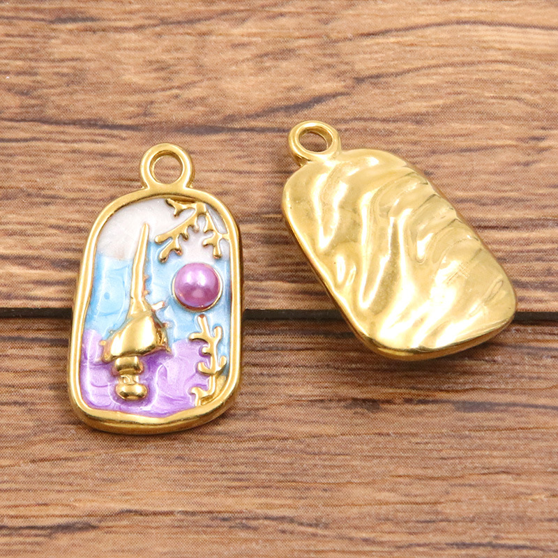 Long conch dotted with p