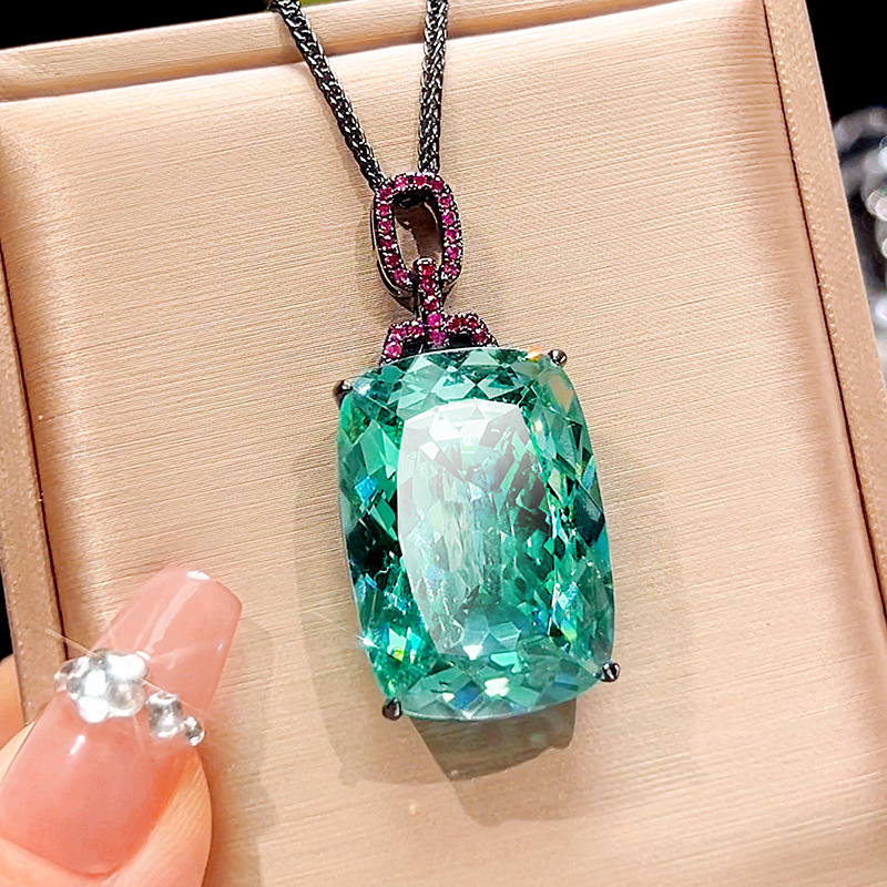 Black gold pala green pendant with chopard chain