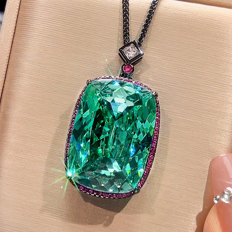 Black gold para green pendant with chopard chain