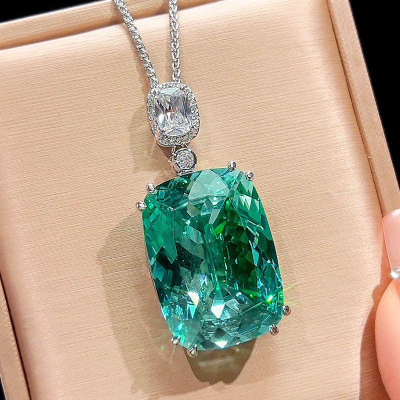 White gold para green pendant with chopard chain