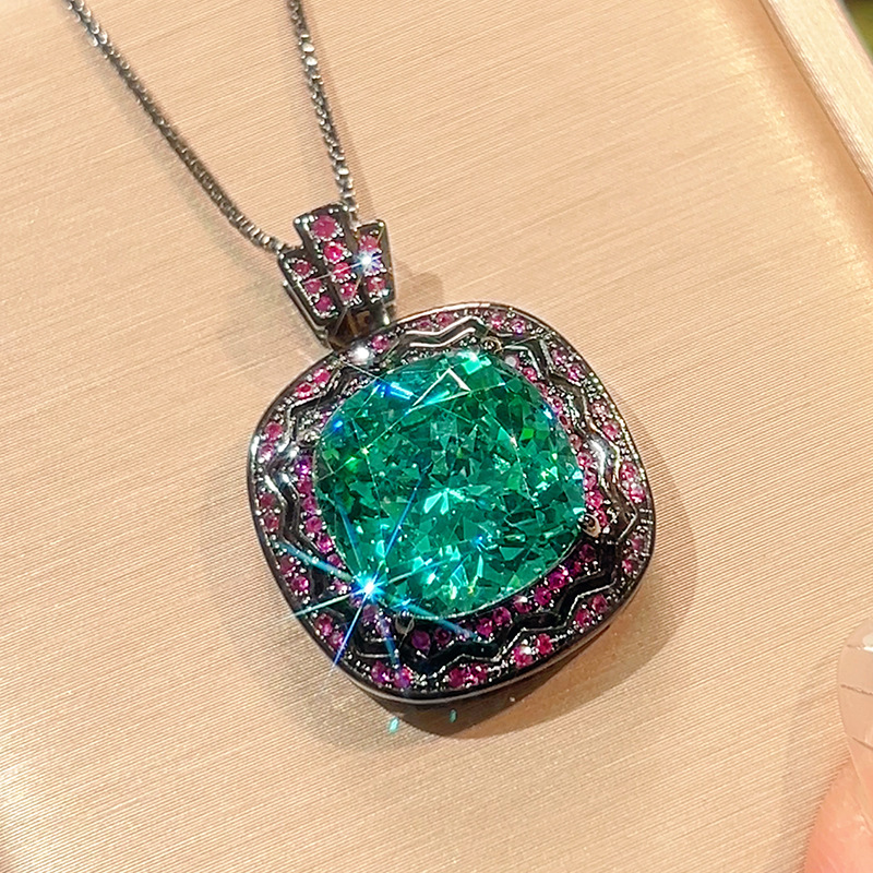 Black gold pala green pendant with chain