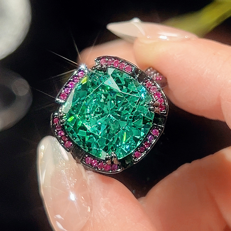 Black gold para green ring