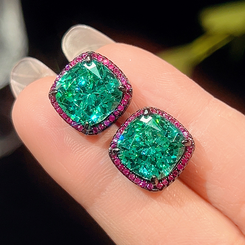 Black gold para green stud earrings