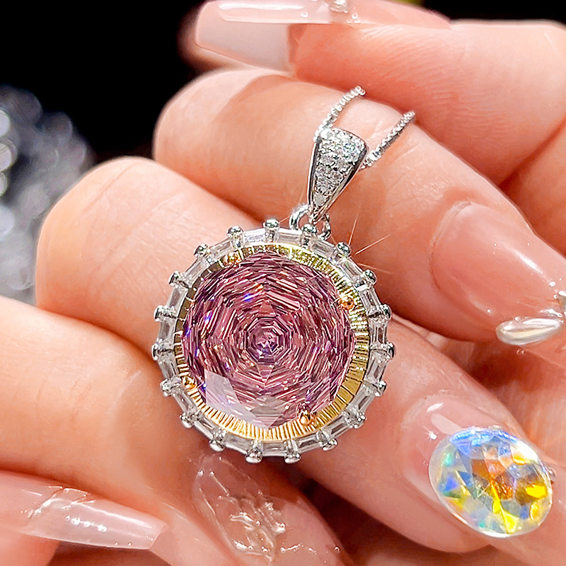 Dry rose pendant with box chain