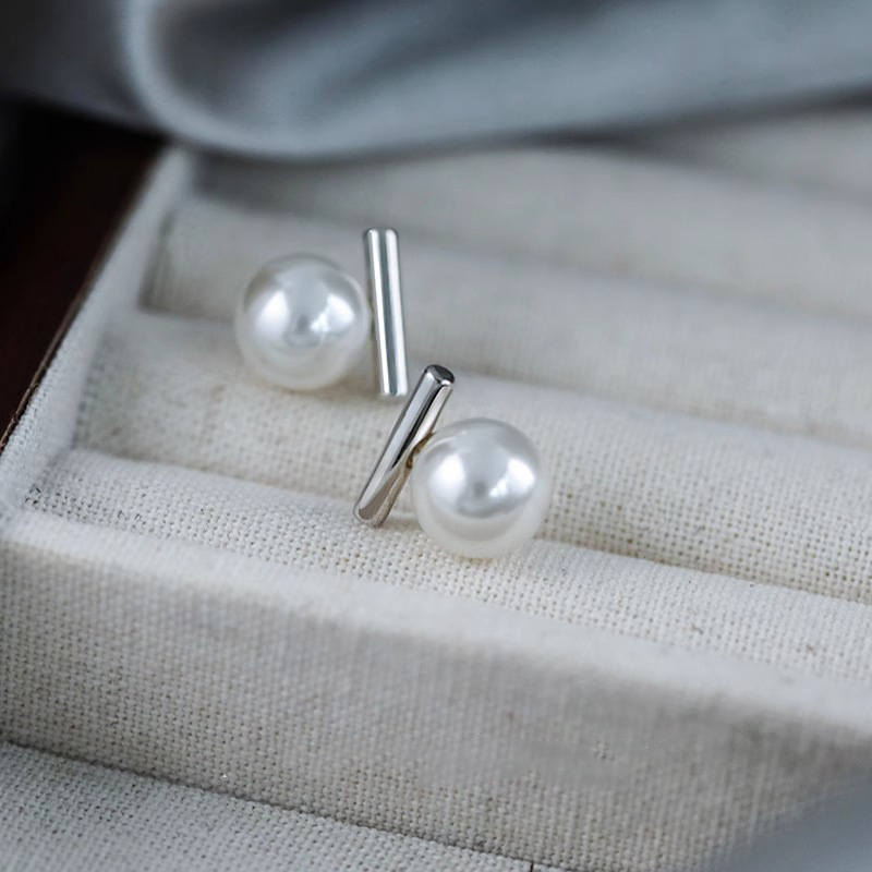 Silver pearl stud earrings 0166