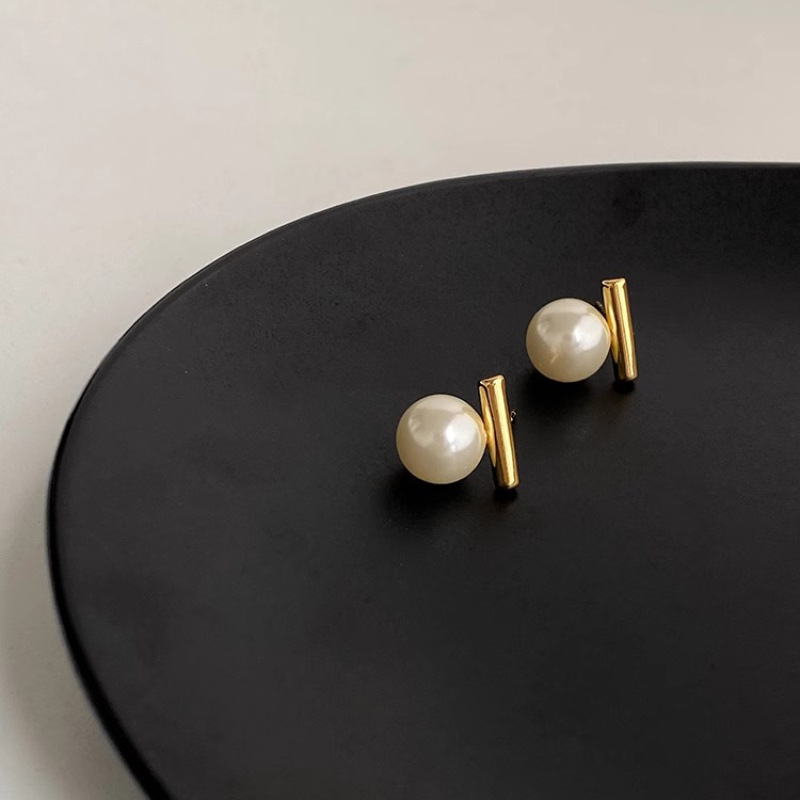 Gold pearl stud earrings 0167